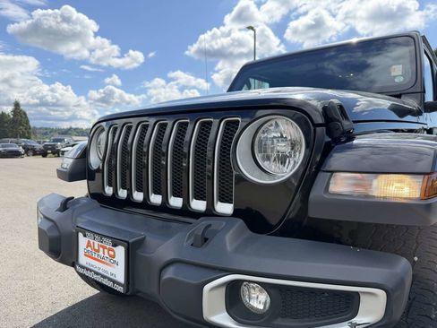 Used 2020 Jeep Wrangler Unlimited Sahara AWD/4WD image 13