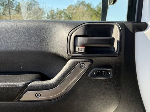 Used 2018 Jeep Wrangler Unlimited Willys Wheeler image 17