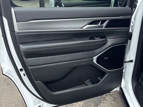 New 2026 Jeep Grand Wagoneer Limited image 17