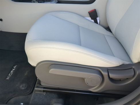 New 2026 Hyundai Kona SE image 19