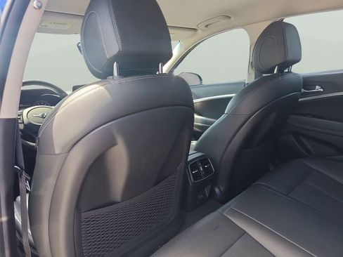 Used 2021 Genesis G70 2.0T RWD image 8
