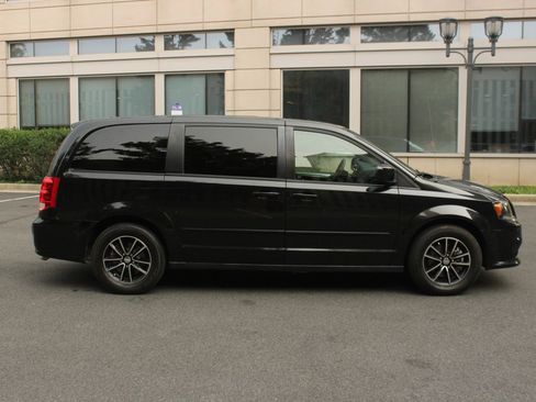 Used 2015 Dodge Grand Caravan SXT w/ Blacktop Package FWD image 6