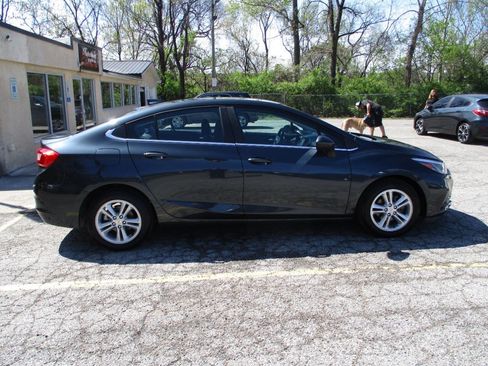 Used 2017 Chevrolet Cruze LT image 10