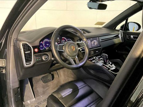 Certified 2023 Porsche Cayenne AWD/4WD image 4