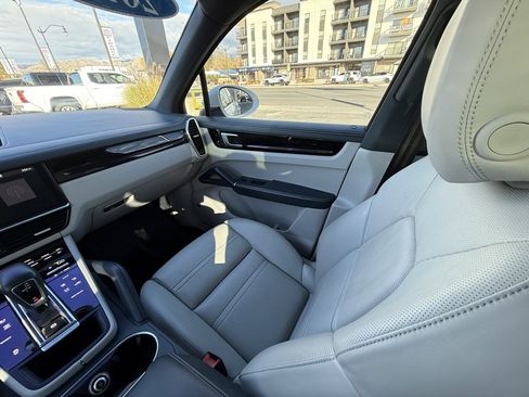 Used 2020 Porsche Cayenne AWD image 19