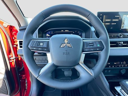 New 2025 Mitsubishi Outlander SE image 7