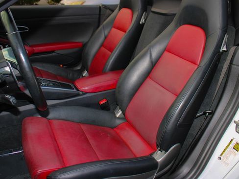Used 2019 Porsche 718 Boxster RWD image 37