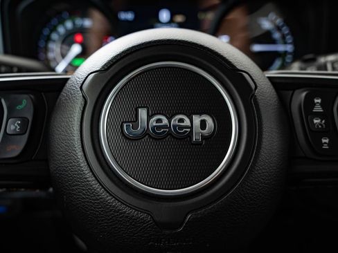 Used 2024 Jeep Wrangler Unlimited w/ LED Headlamp & Fog Lamp Group AWD/4WD image 28