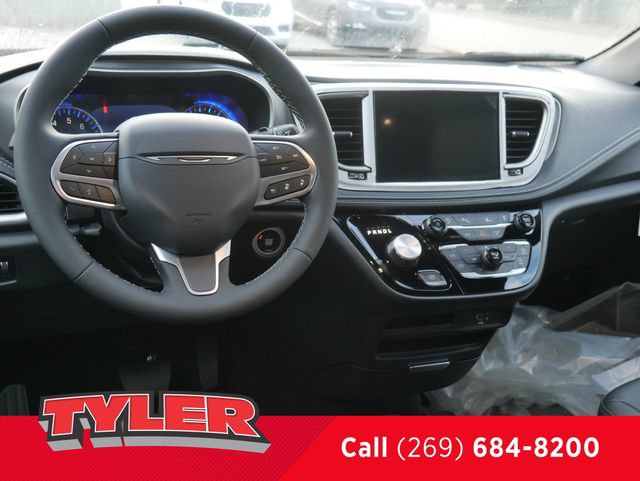 New 2027 Chrysler Pacifica Select FWD image 44