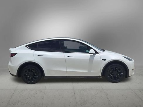 Used 2022 Tesla Model Y Long Range AWD/4WD image 7