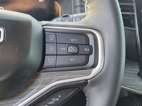 Used 2023 Jeep Wagoneer L Series II image 25