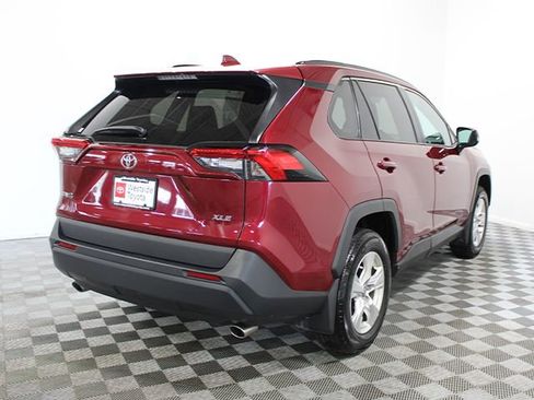 Used 2021 Toyota RAV4 XLE w/ Convenience Package FWD image 6