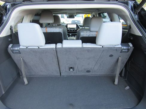 Used 2023 Toyota Highlander Bronze Edition AWD/4WD image 25