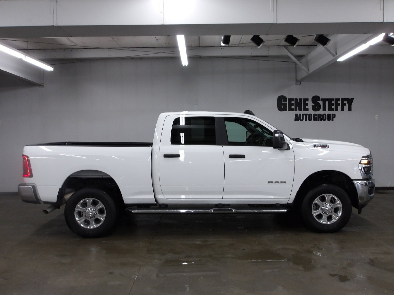 Used 2026 RAM 2500 Big Horn AWD/4WD image 3