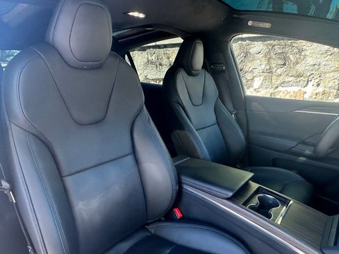 Used 2022 Tesla Model X image 49