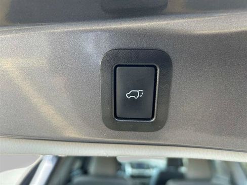 Used 2019 Toyota Highlander XLE image 13