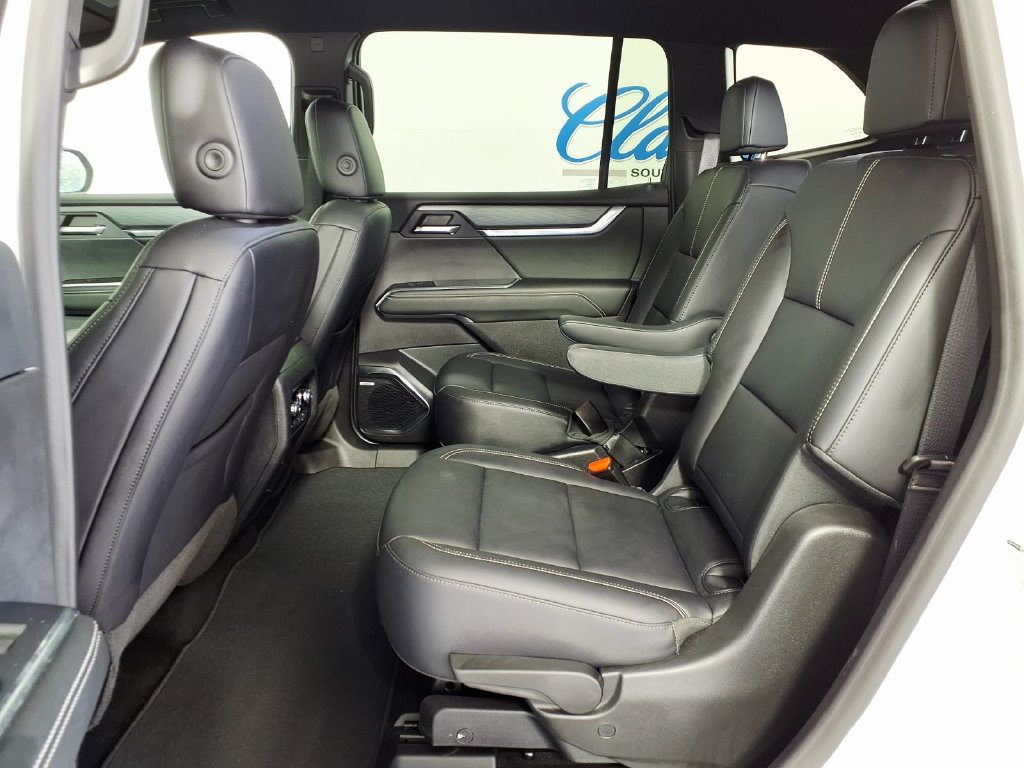 Used 2024 GMC Acadia Elevation w/ Luxury Package FWD image 8