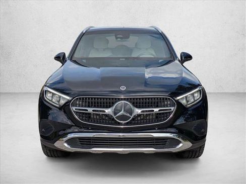 Used 2024 Mercedes-Benz GLC 300 4MATIC image 2