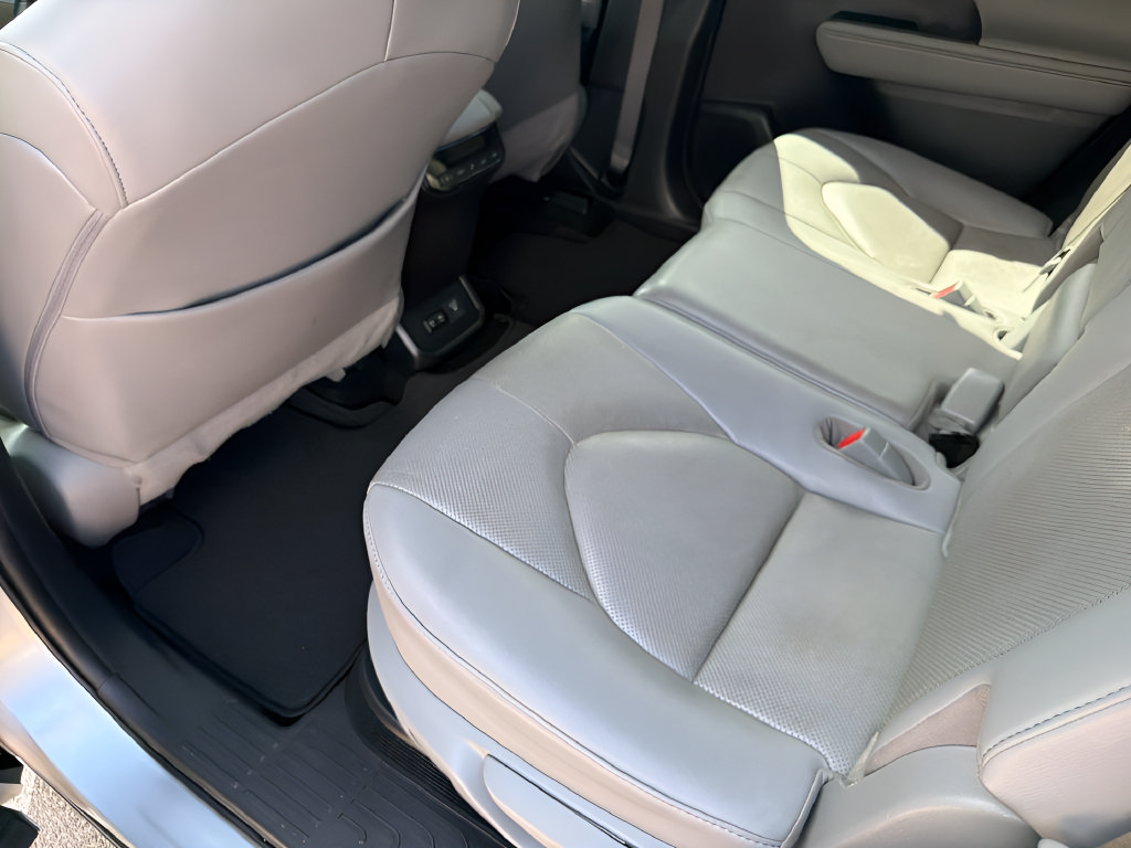 Used 2020 Toyota Highlander Limited FWD image 31