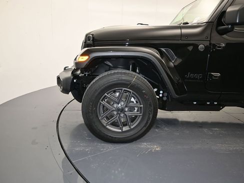 New 2026 Jeep Gladiator Sport AWD/4WD image 9