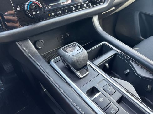 Used 2025 Nissan Pathfinder SV FWD image 44