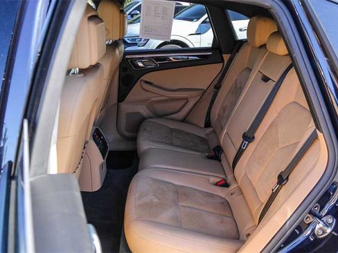 Used 2018 Porsche Macan image 16
