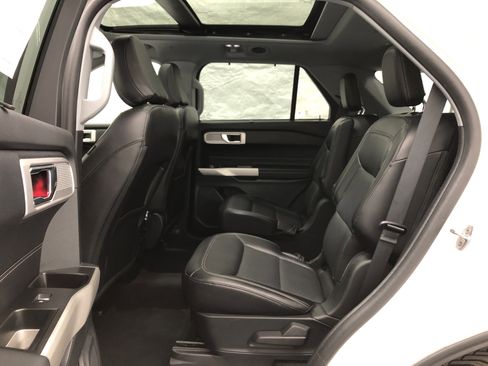 Used 2021 Ford Explorer Limited w/ Hybrid Equipment Group 310A AWD/4WD image 11