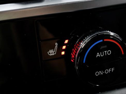 Certified 2025 Nissan Pathfinder SL FWD image 4