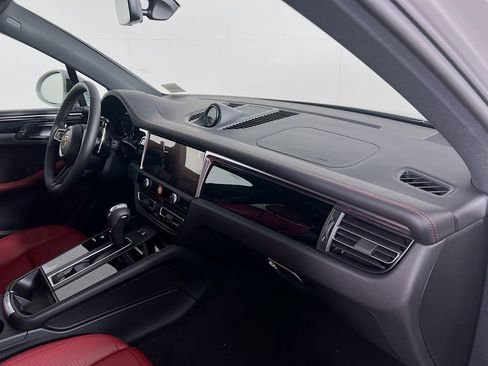 New 2026 Porsche Macan image 31