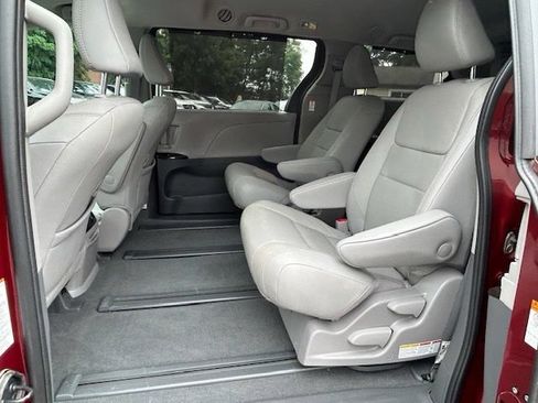 Used 2020 Toyota Sienna XLE w/ XLE Navigation Package AWD/4WD image 14