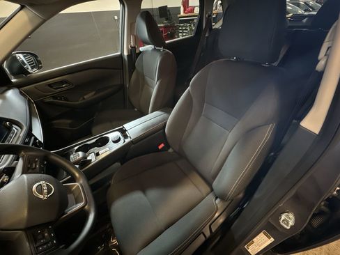 Used 2025 Nissan Rogue S image 18