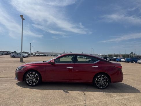 Used 2023 Nissan Altima 2.5 SL FWD image 12