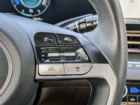 Certified 2024 Hyundai Elantra Limited FWD image 30