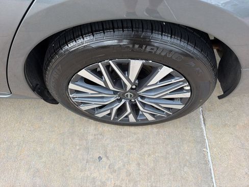 Used 2025 Nissan Altima 2.5 SV FWD image 9