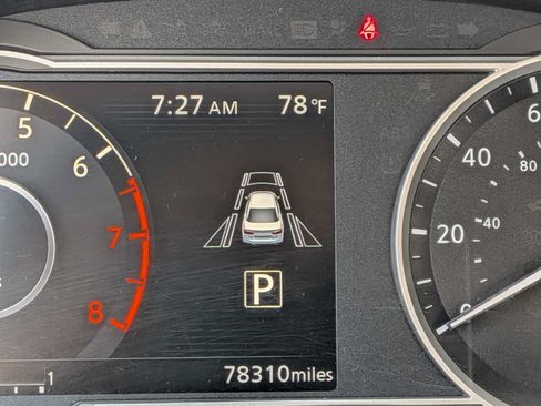 Used 2021 Nissan Versa SR FWD image 27