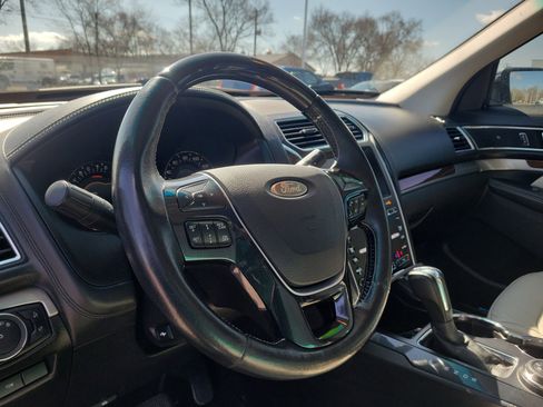 Used 2016 Ford Explorer Platinum image 17