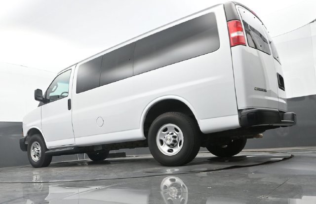 Used 2022 Chevrolet Express 2500 LS w/ Driver Convenience Package RWD image 10