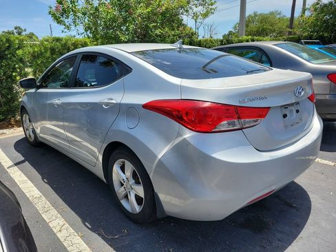 Used 2013 Hyundai Elantra GLS w/ Preferred Pkg FWD image 4