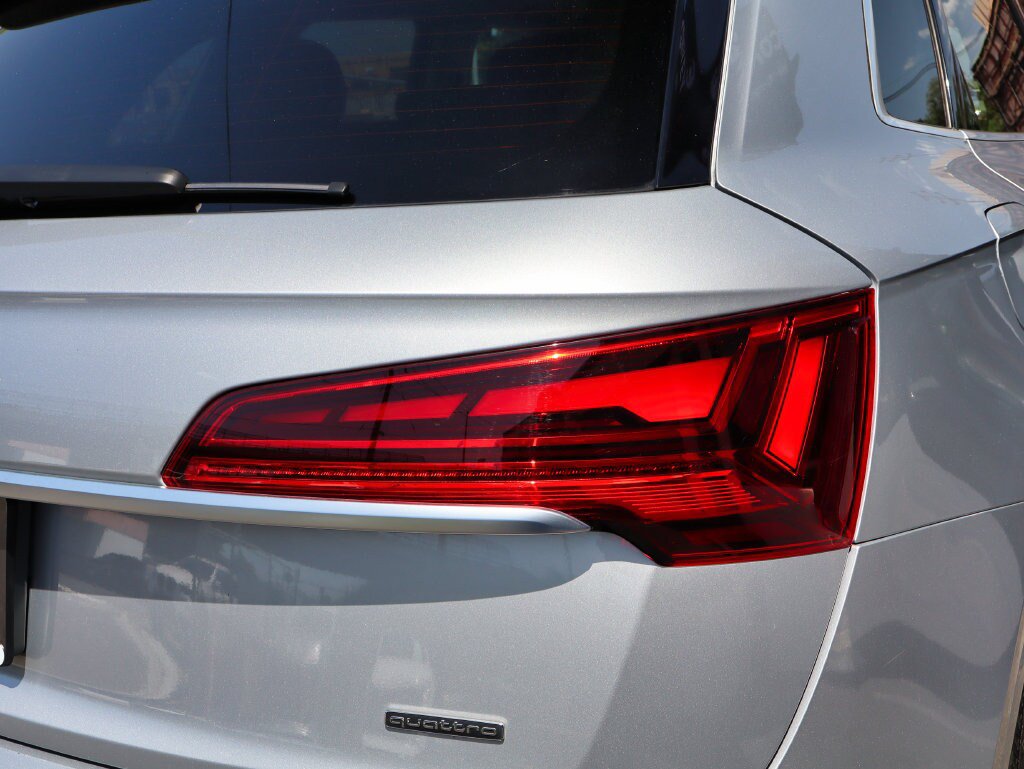 Used 2021 Audi Q5 2.0T Premium Plus w/ Premium Plus Package AWD/4WD image 13
