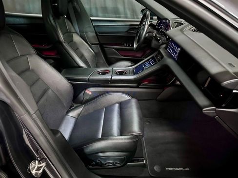 Used 2021 Porsche Taycan image 18