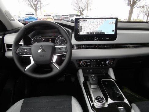 New 2026 Mitsubishi Outlander SE image 20