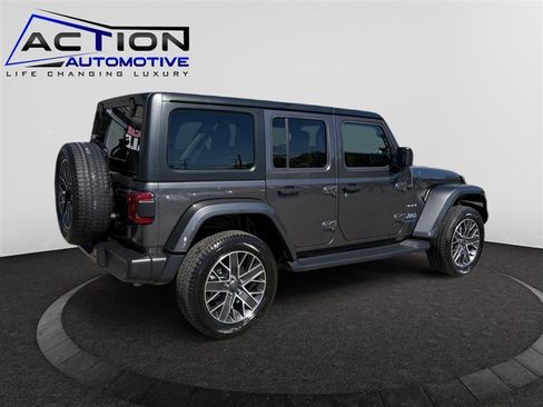 Used 2023 Jeep Wrangler Sahara AWD/4WD image 8