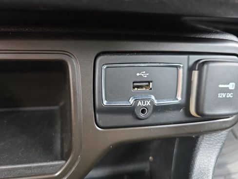 Used 2019 Jeep Renegade Latitude FWD image 20