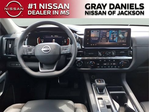 New 2026 Nissan Pathfinder SL FWD image 10