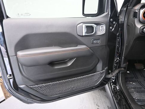 Used 2022 Jeep Gladiator Mojave w/ Cold Weather Group AWD/4WD image 17