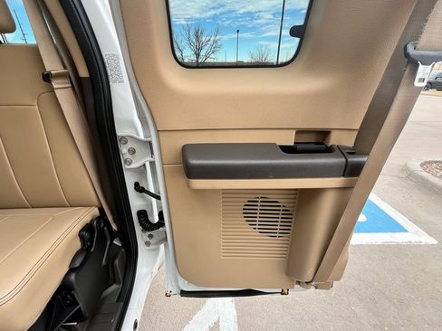 Used 2011 Ford F350 Lariat w/ Lariat Interior Pkg AWD/4WD image 14