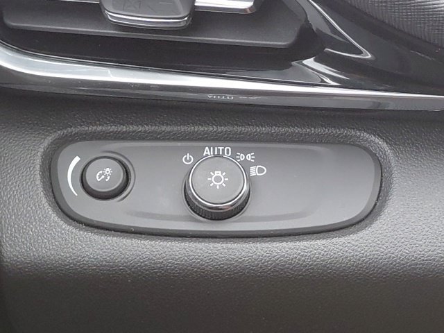 Used 2024 Buick Envista Sport Touring w/ Convenience I Package FWD image 22