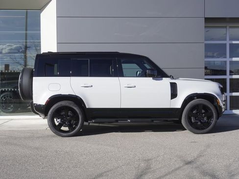 New 2026 Land Rover Defender 110 X-Dynamic SE image 7