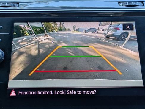 Used 2021 Volkswagen Tiguan SE w/ Panoramic Sunroof Package image 27