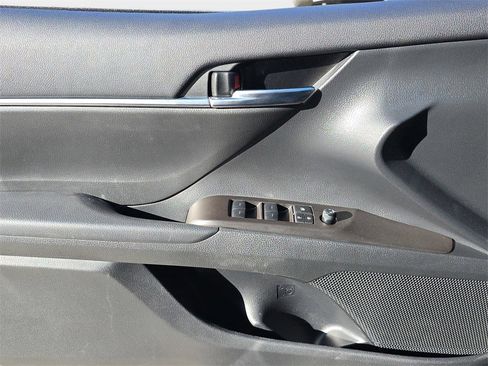 Used 2024 Toyota Camry SE image 21